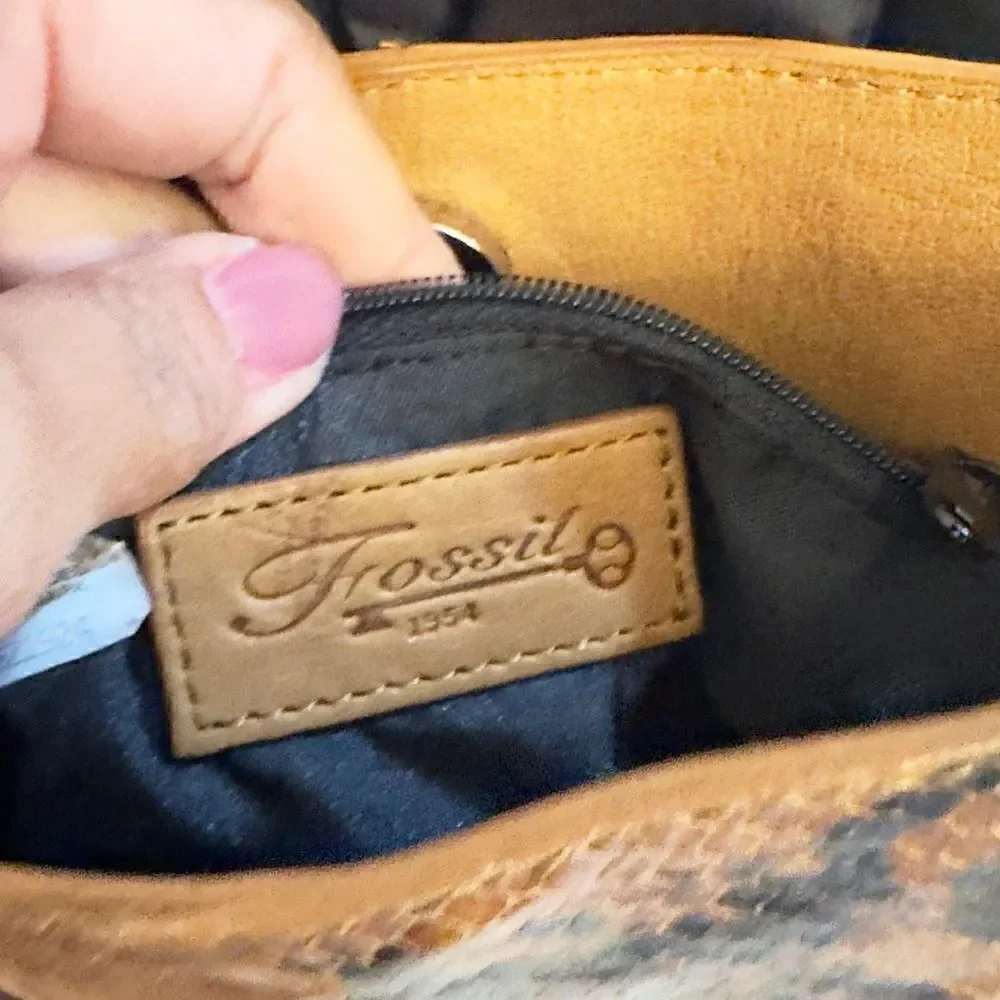 Fossil Vintage Patchwork Leather Crossbody Boho
Western Indie Style - Picture 6 of 6